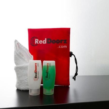 Reddoorz Plus Near Mall Ciputra Jakarta Ngoại thất bức ảnh