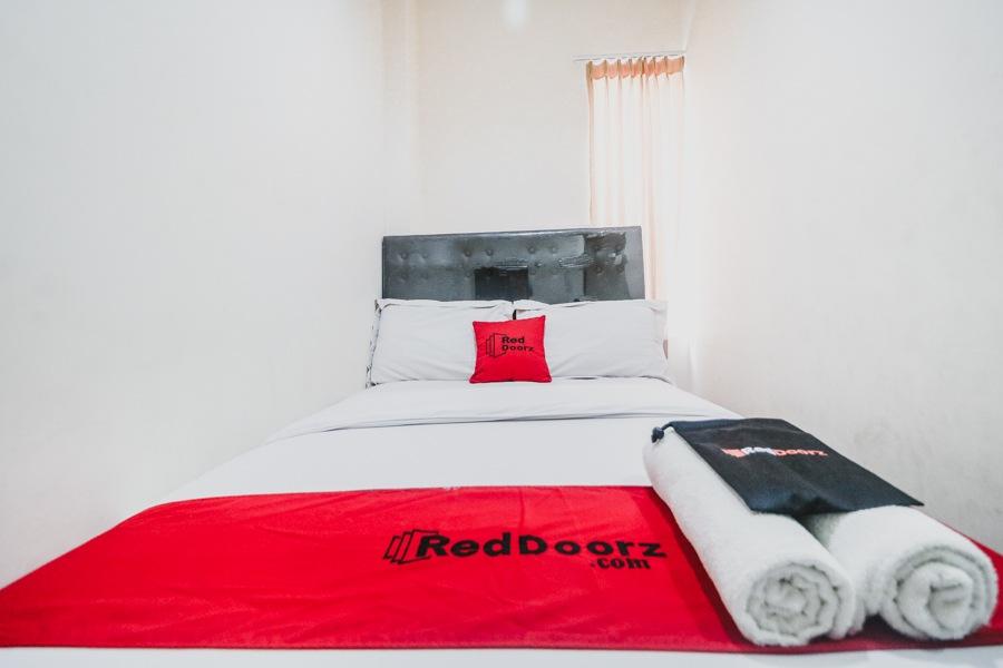 Reddoorz Plus Near Mall Ciputra Jakarta Ngoại thất bức ảnh