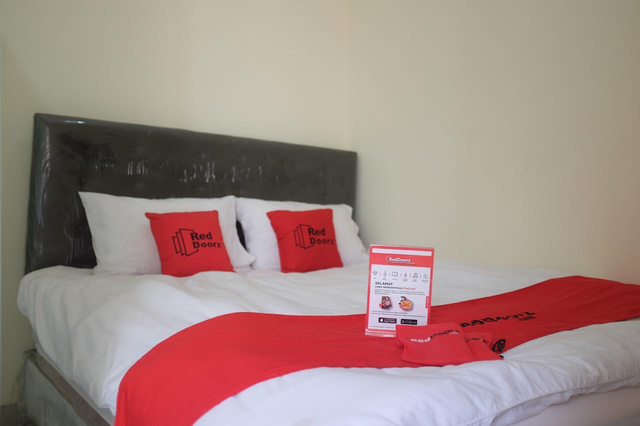 Reddoorz Plus Near Mall Ciputra Jakarta Ngoại thất bức ảnh