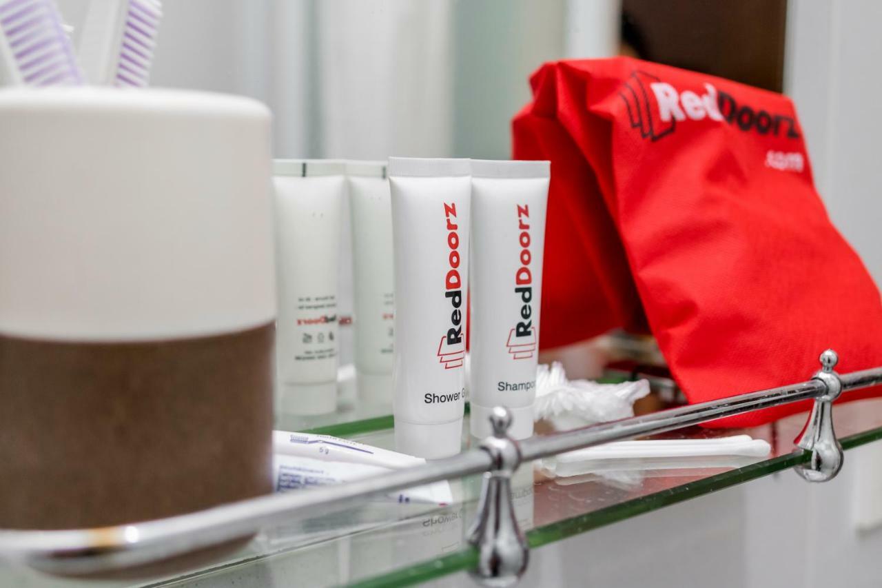Reddoorz Plus Near Mall Ciputra Jakarta Ngoại thất bức ảnh