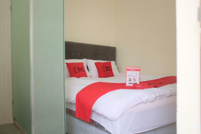 Reddoorz Plus Near Mall Ciputra Jakarta Ngoại thất bức ảnh